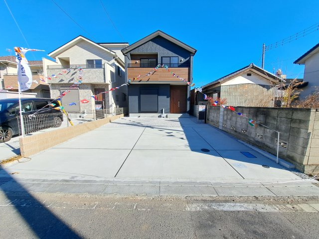 新築　高崎市八千代町1丁目全2棟　Blooming　Garden　2号棟の駐車場|現地写真　 駐車スペースは建物南側に並列で2台置けます♪
