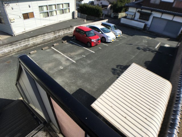 ドリームアークの駐車場