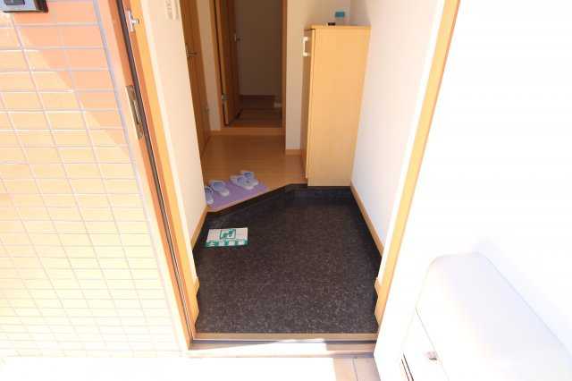 コンフォール日吉の玄関|※同タイプ別部屋の参考写真になります