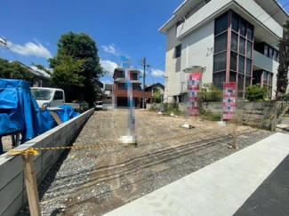 【前面道路含む現地写真】