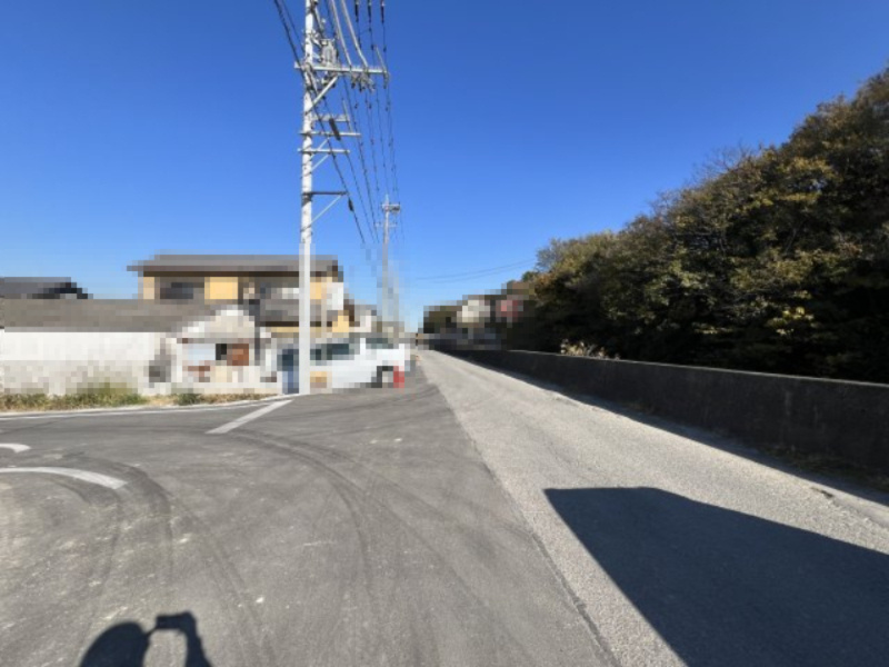高浜市春日町新築戸建　6号棟の前面道路含む現地写真|高浜市春日町新築戸建前面道路写真です。東側公道約6ｍ