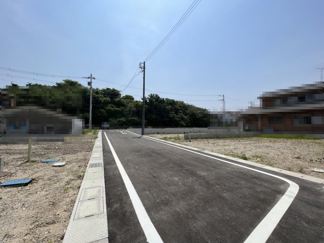 高浜市春日町新築戸建　6号棟の前面道路含む現地写真|高浜市春日町新築戸建前面道路写真です。北側公道約6ｍ