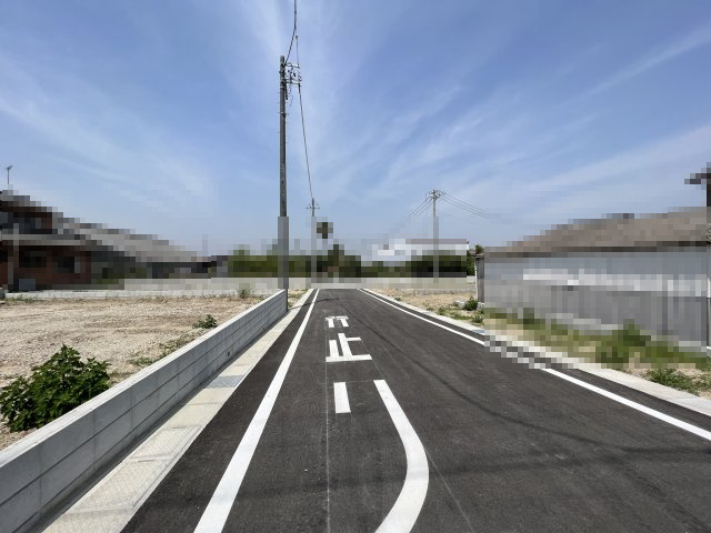 高浜市春日町新築戸建　6号棟の前面道路含む現地写真|高浜市春日町新築戸建前面道路写真です。北側公道約6ｍ