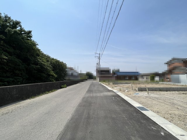 高浜市春日町新築戸建　6号棟の前面道路含む現地写真|高浜市春日町新築戸建前面道路写真です。東側公道約6ｍ