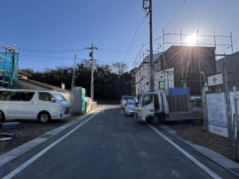 高浜市春日町新築戸建　6号棟の前面道路含む現地写真|高浜市春日町新築戸建前面道路写真です。北側公道約6ｍ