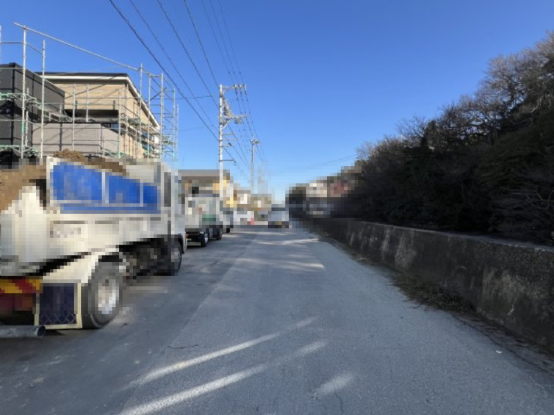 高浜市春日町新築戸建　6号棟の前面道路含む現地写真|高浜市春日町新築戸建前面道路写真です。東側公道約6ｍ
