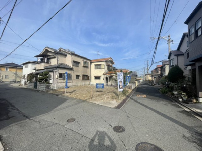 【前面道路含む現地写真】 | 八木北小・東南角地・建築条件なし・更地渡し・岸和田市下池田町3丁目 | 前面道路含む現地写真です