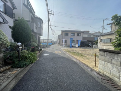 【前面道路含む現地写真】 | 八木北小・東南角地・建築条件なし・更地渡し・岸和田市下池田町3丁目 | 前面道路含む現地写真です