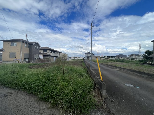 坂戸市石井　建築条件なし売地　東武東上線『若葉駅』徒歩35分　【勝呂小学区】の前面道路含む現地写真