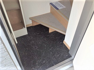 レオネクストピアの玄関