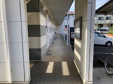 レオパレス二ツ橋のエントランス