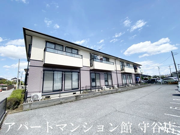 クレール絹の台の駐車場