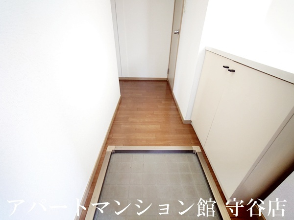 クレール絹の台Eの玄関
