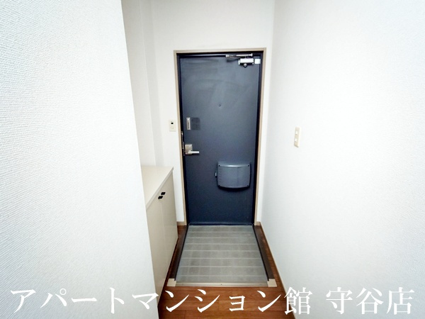 クレール絹の台Eの玄関