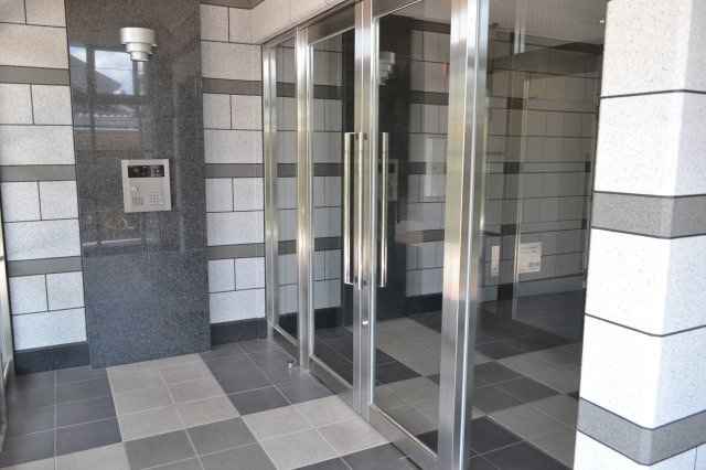 ココ　プラザのエントランス|マンション正面エントランス