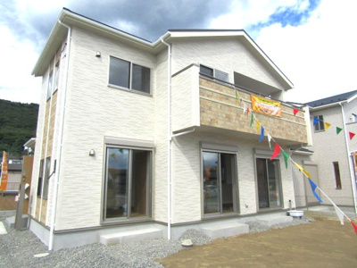 【外観】 | ブルーミングガーデン　甲府市山宮町　1号棟 | 外観もきれいです