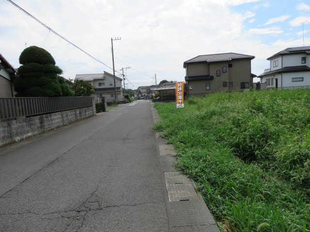 坂戸市北大塚売地の前面道路含む現地写真