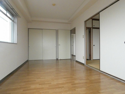 【居間・リビング】 | マンション中野 | 2面採光で風通し・日当たり良好です。