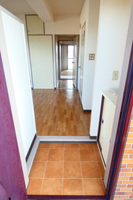 【玄関】 | マンション中野 | シューズボックス付の玄関です。