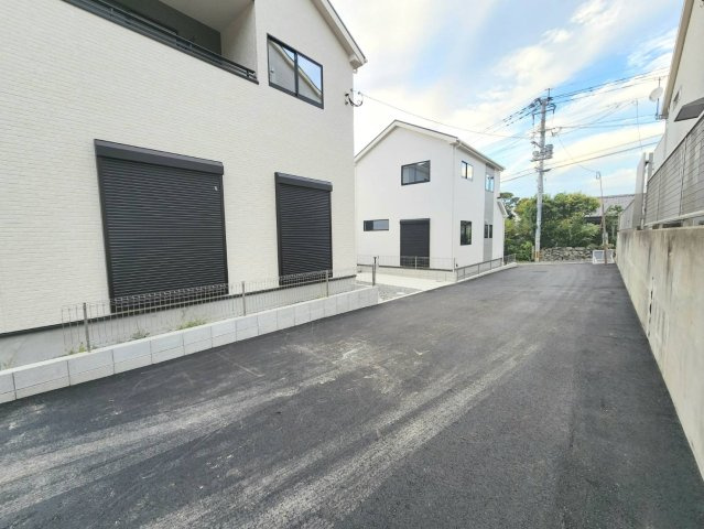 ーFITーフィットー小倉北区足立１丁目1期【小倉北区　新築戸建て】の前面道路含む現地写真|交通量も少なく駐車しやすい♪お子様にも安心です【小倉北区　新築戸建て】