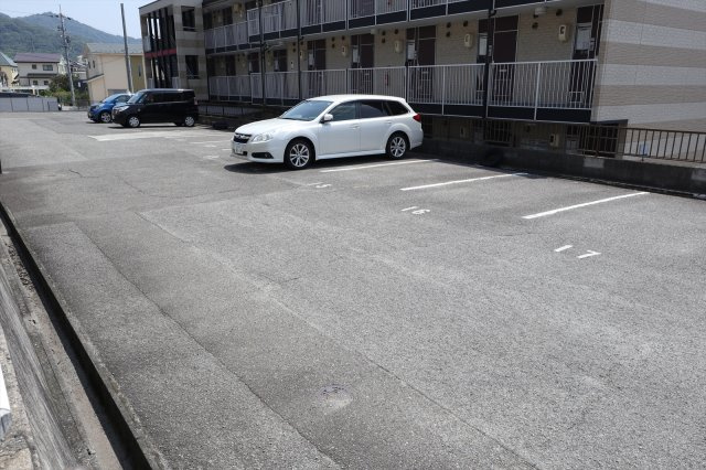 山城コーポＡ号棟の駐車場