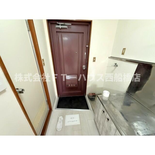 グロリアマンションの玄関