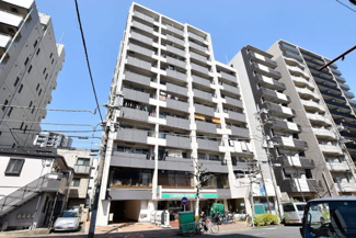 【外観】 | 即日のご見学も可能です！お気軽にお問い合わせください！
手入れの行き届いた外壁やエントランスなど、「見ればわかる」レベルで清潔感を保ったマンションです。築年数を感じさせない姿で皆様をお出迎えします。