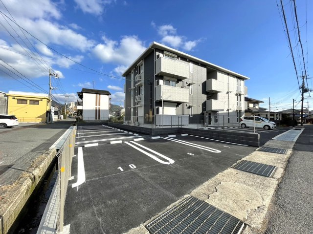 セントセシリアの駐車場|車をお持ちの方に嬉しい駐車場付きの物件です