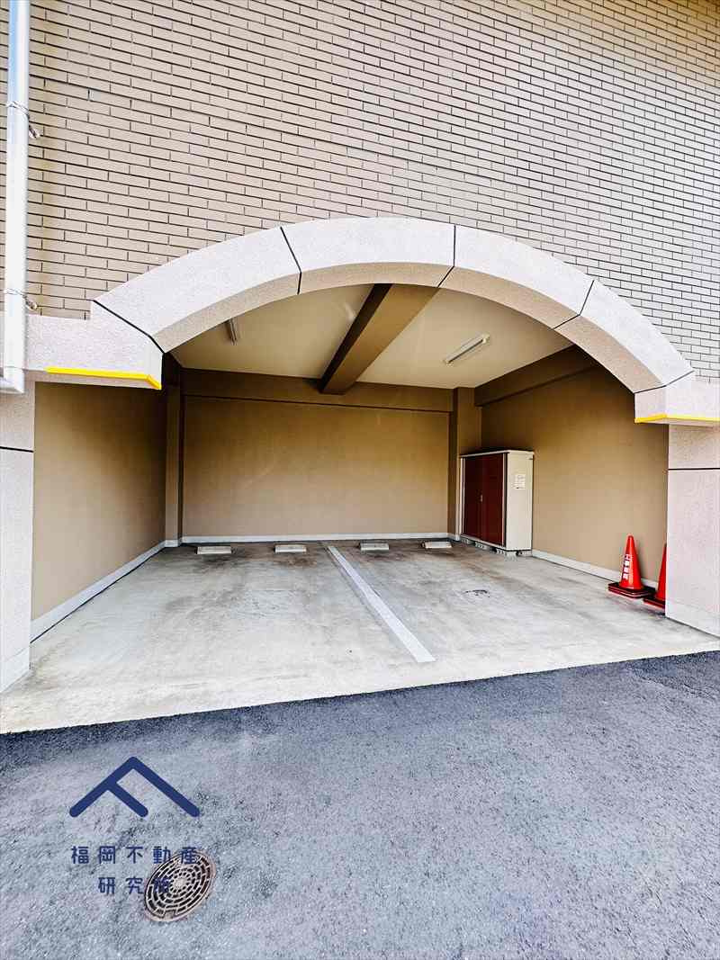  アルス長丘ウイングコートの駐車場