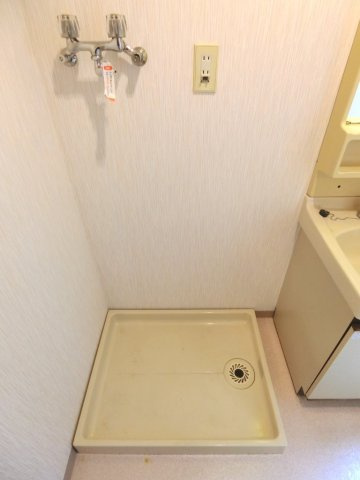 【設備】 | ハイツアゼリア | 室内洗濯機置き場
