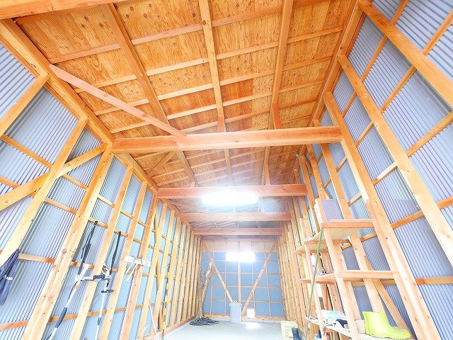 大安寺借地貸倉庫の内装