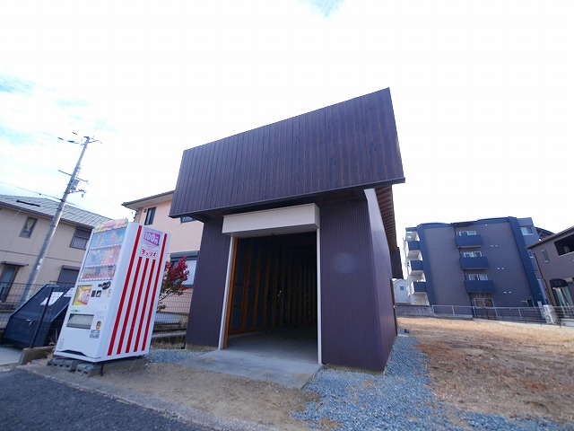 大安寺借地貸倉庫の外観