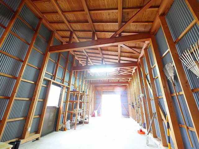 大安寺借地貸倉庫の内装