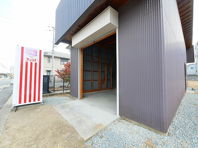 大安寺借地貸倉庫のエントランス