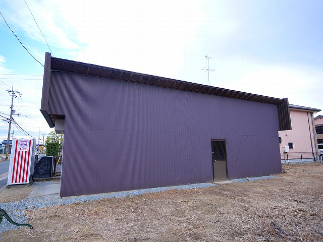 大安寺借地貸倉庫の外観