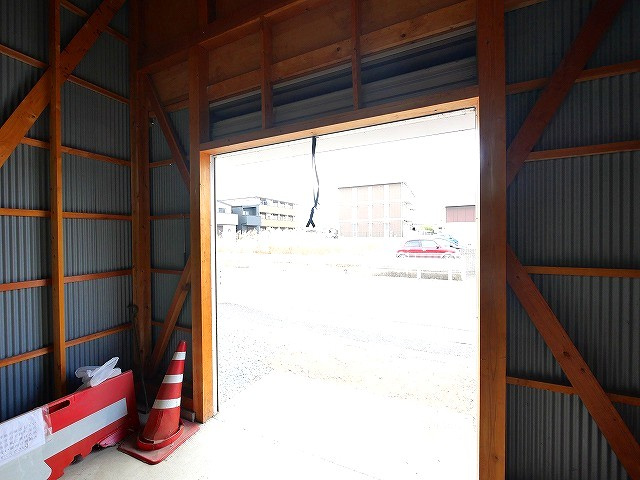 大安寺借地貸倉庫の内装