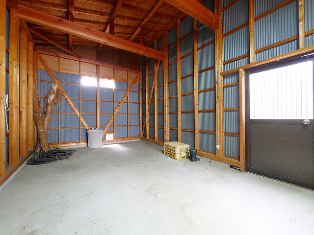 大安寺借地貸倉庫の内装