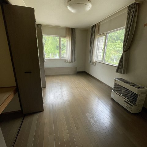 虻田郡豊浦町字高岡48-4　テナントの居間・リビング