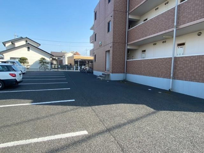 【駐車場】 | レーヴ | 駐車場