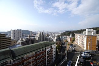 【展望】 | 【四季を感じる】
四季の移ろい・爽やかな青空や風を感じられ
自然を愉しめるパノラマビュー。
毎日の暮らしに余裕を感じさせてくれる、
遮る物の無い開放的な眺望を是非、ご堪能ください。