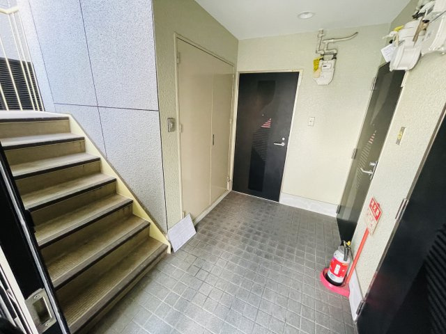 西宮市鳴尾町１丁目の賃貸マンションのロビー