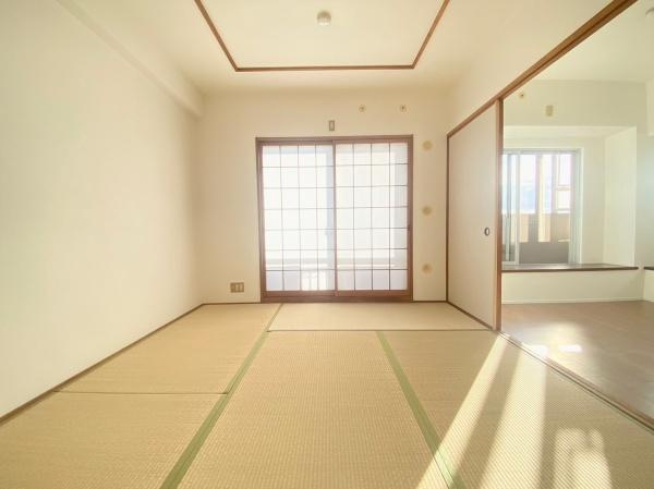 シャルマンフジ岩出の和室|【和室】
押入れ付きの明るい和室