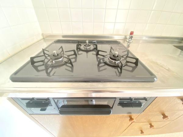 シャルマンフジ岩出のキッチン|【キッチン】
３コ口なので同時に３つのお料理を作ることができます♪