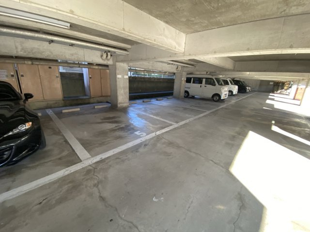 西庄中村コーポの駐車場