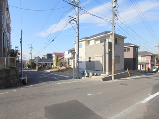 【前面道路含む現地写真】