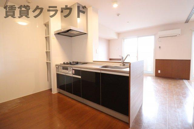 グリシーヌ 　フルールのキッチン|嬉しいガスコンロ3口付きのシステムキッチンです！