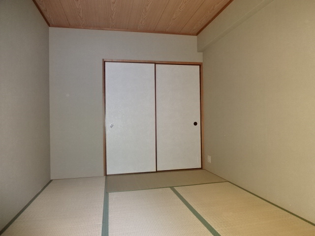 アルコート高岡の寝室