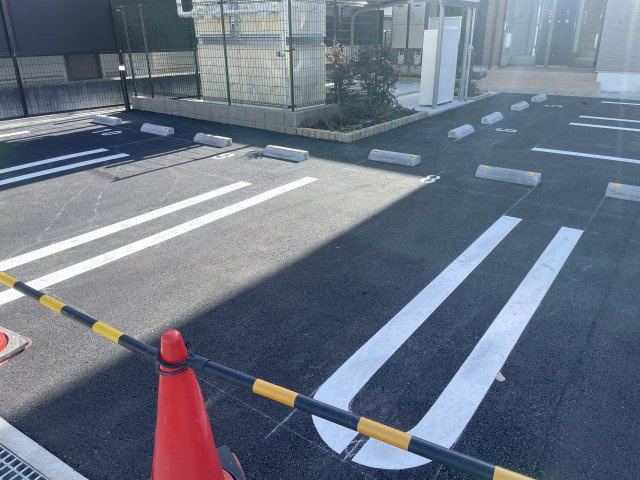 Ｅｎｓｏｌｅｉｌｌｅの駐車場