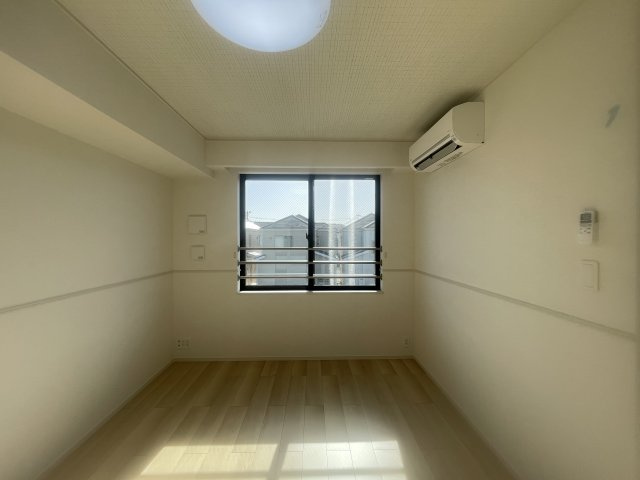 Ｅｎｓｏｌｅｉｌｌｅの居間・リビング