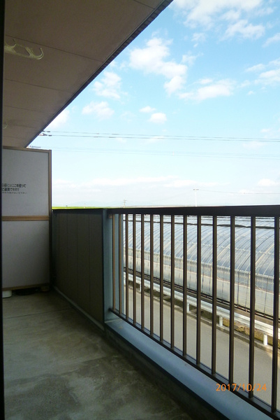 サンシャインコート東合川【キャッシュバック対象物件】のバルコニー|バルコニーからの眺めを楽しみながら食事をしませんか